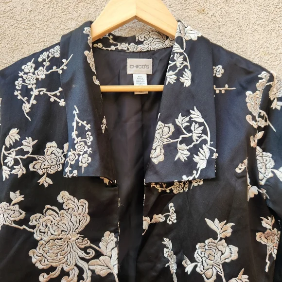 CHICO'S Women's Blazer Medium Black Silk Blend Embroidered Floral Whimsigoth - Picture 2 of 10